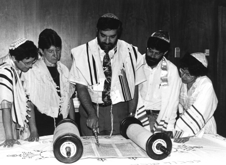 Rabbis Jacob Staub (reading Torah), Linda Holtzman, Kevin Hale, Reena Spicehandler